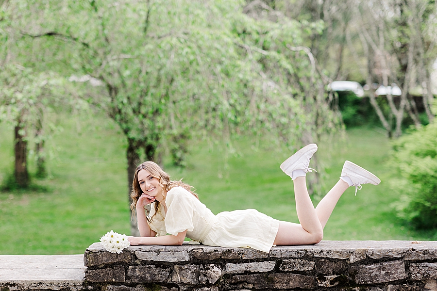 casual pose at knoxville botanical senior session