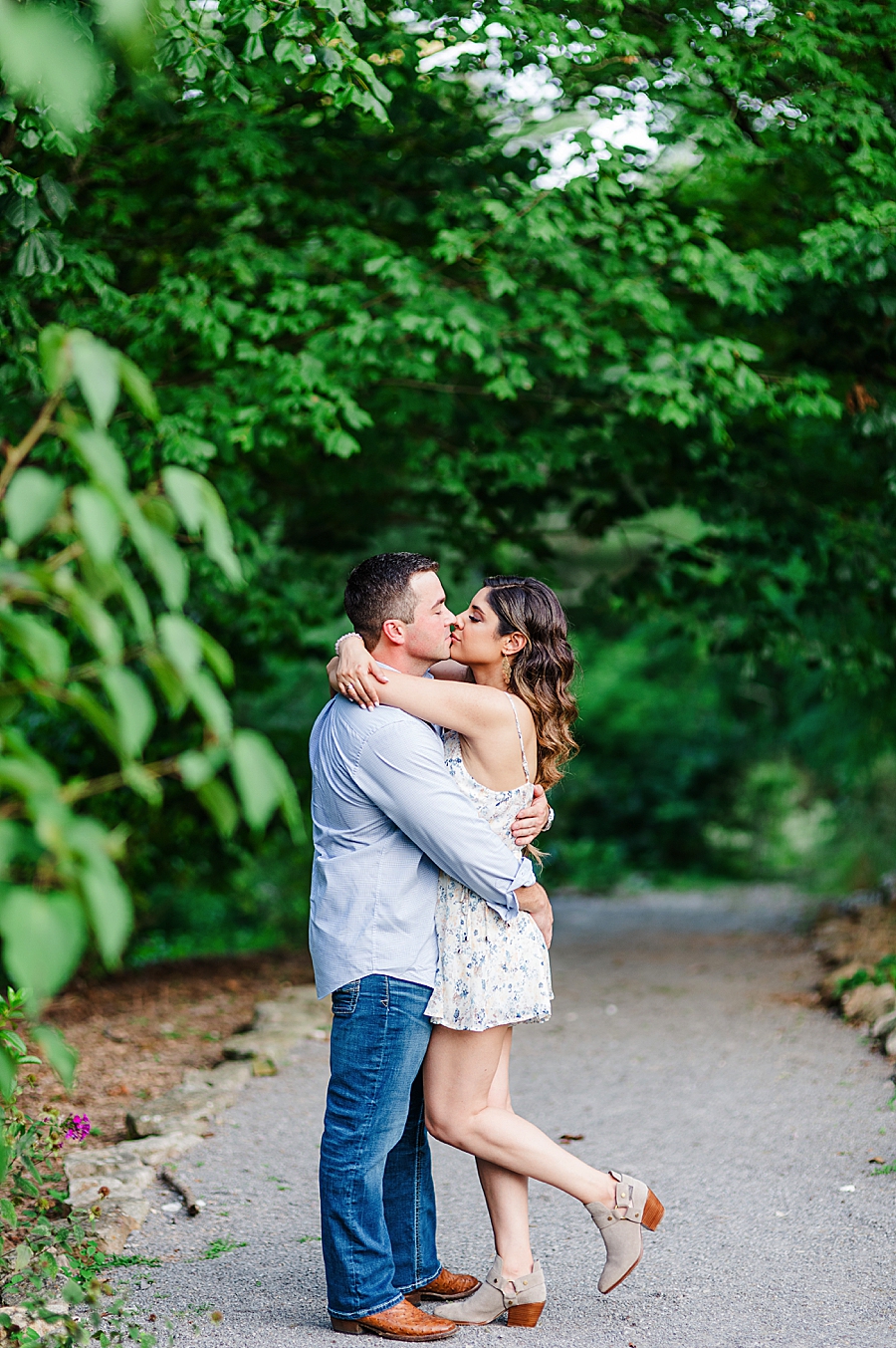 holding hands at knoxville botanical