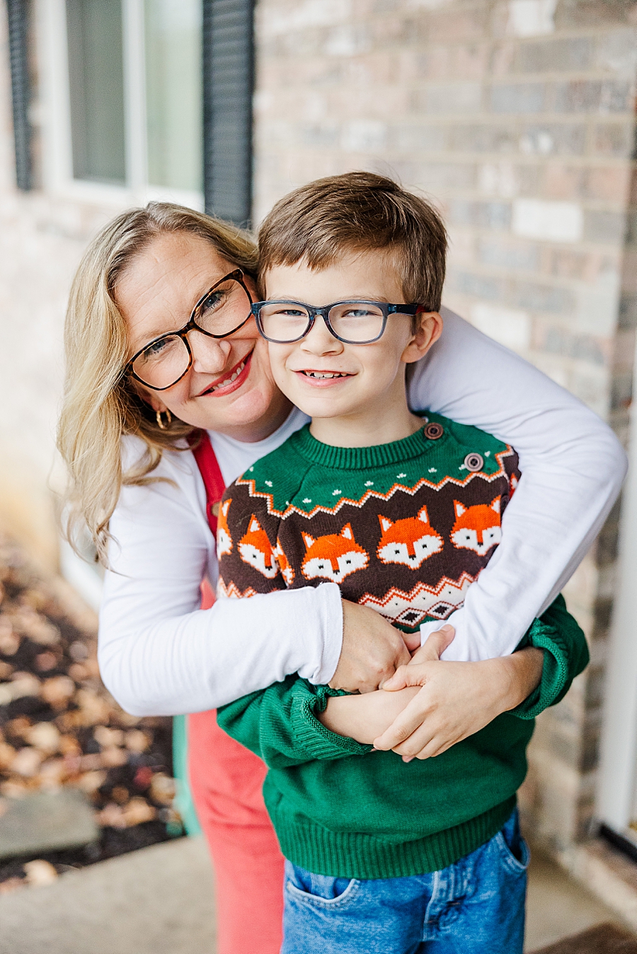 christmas sweater at loudon senior photos