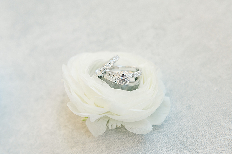 wedding rings in white flower