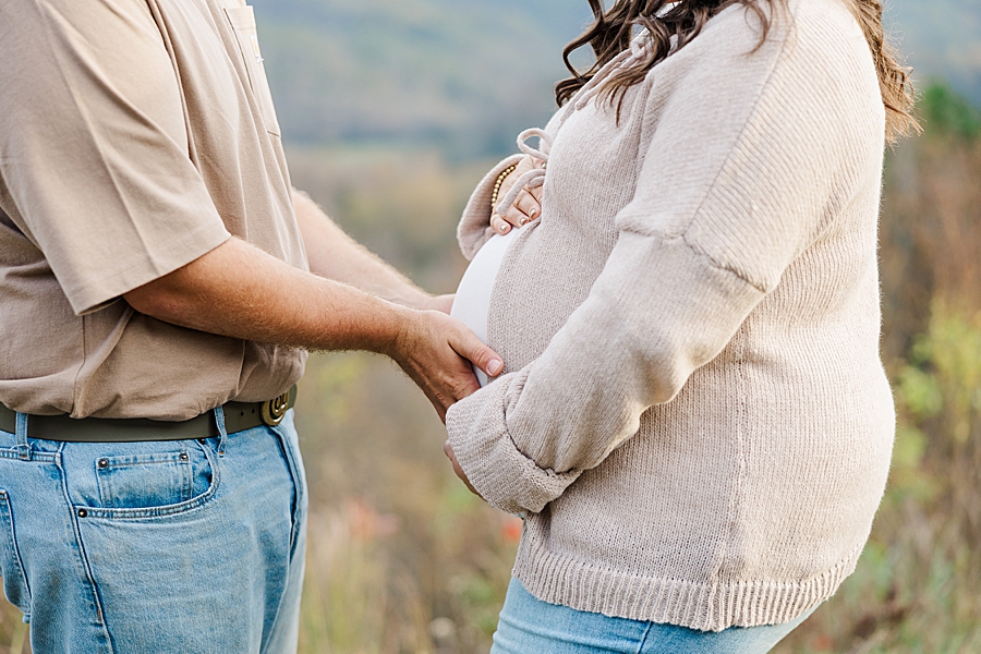 hands on baby bump