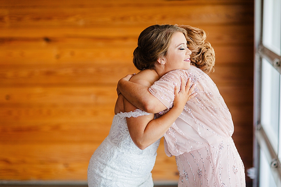 bride hugging mom at the carriage house